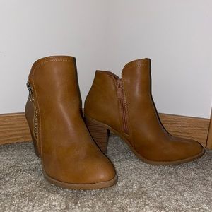 NEW brown TOP MODA heeled booties